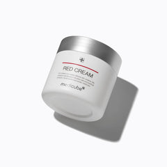 Medicube Red Cream 2.0 – Application fluide pour routine visage apaisante.