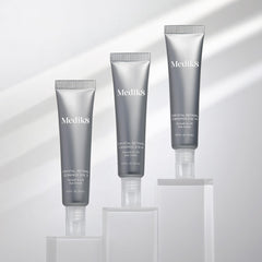 Medik8 Crystal Retinal Ceramide Eye 6 démontrant l’utilisation quotidienne et le soin délicat.