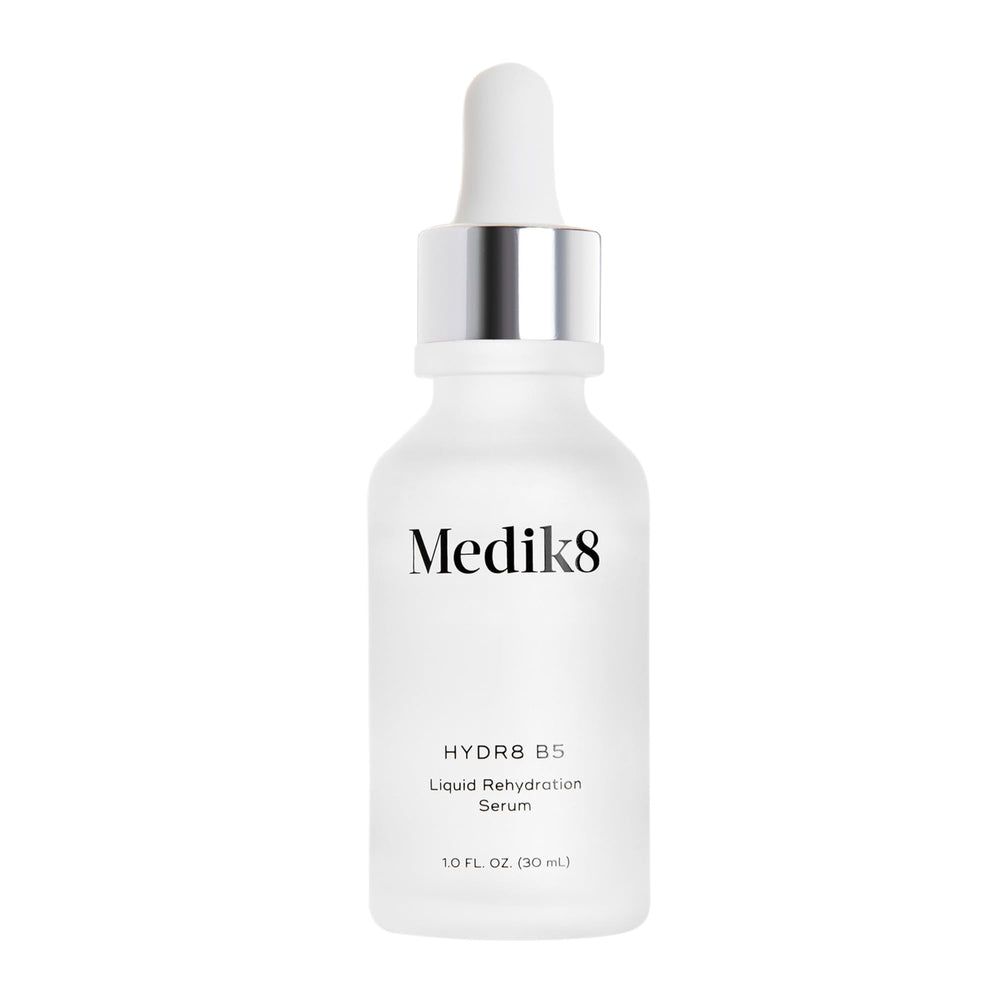 Medik8 Hydr8 B5 – bouteille pompe montrant une hydratation rapide et durable.