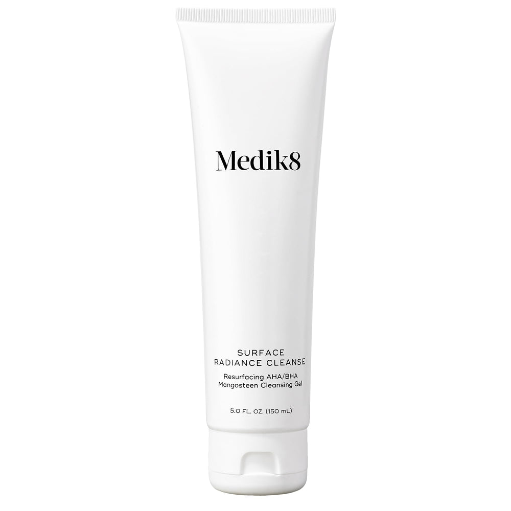Medik8 Surface Radiance Cleanse, flacon-mousse-purifiant, nettoyage en douceur.