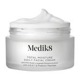 Medik8 Total Moisture creme visage: texture legere et hydratation durable pour la peau.