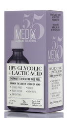 Application du sérum Medix 5.5 sur le visage pour une peau lumineuse.