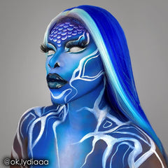 Mehron CreamBlend Stick bleu appliqué sur le corps pour look coloré