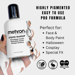 Application de Mehron Liquid Makeup avec éponge et pinceau pour fini fluide.