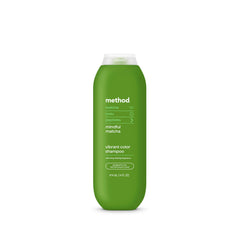 Le shampoing Method Color Protect Mindful Matcha en flacon est idéal pour préserver la couleur et la brillance.