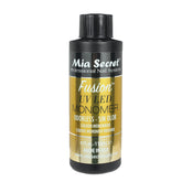 Mia Secret Fusion Sans Odeur : bouteille UV DEL montrant le monomère fluide et clair