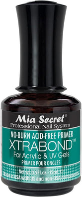 Mia Secret Primer sans brûlure, premier plan montrant l’application sur les ongles et adhérence renforcée.
