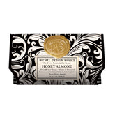 Michel Design Works – savon miel-amande, motif noir et blanc, douche luxueuse et durable.