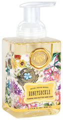 Savon mousse Michel Design Works au chevrefeuille, purifie les mains et laisse la peau douce.