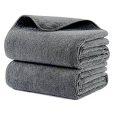 Microfi serviette de séchage capillaire en microfibre gris, absorption rapide après lavage.