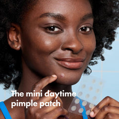Mighty Patch Mini appliqué sur bouton, patch ultra mince et discret.