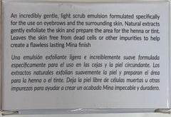 MinaiBrow gommage-sourcils: extrait-karite et huile-amande nourrissent la peau.