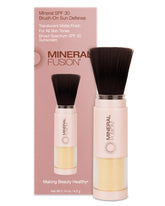 Mineral Fusion poudre solaire visage en pinceau, fini léger et translucide.