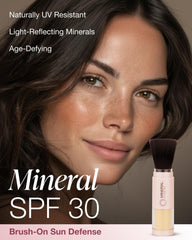 Poudre minérale translucide Mineral Fusion, fini mat sur toutes carnations.