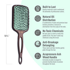Brosse Mint paddle detanglage doux sur cheveux secs.