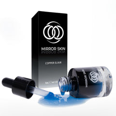 Sérum MIRROR SKIN à cuivre dans une bouteille-pompe, hydratation et vitalité.