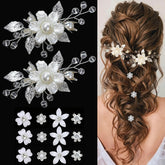 Barrette Miskate fleur blanche avec perle centrale pour une coiffure élégante.