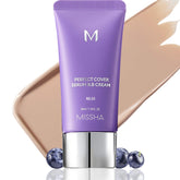 Missha M Perfect Cover Serum BB Crème No.23 offre une texture légère pour un teint lumineux.