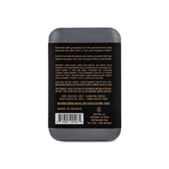 Texture triple-moulée du savon pour une douceur durable.