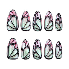 Finition brillant irisée captant la lumière sur les ongles Mivota