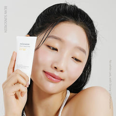 Texture soyeuse de Mixsoon creme solaire pour une application douce.