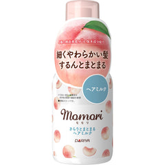 Le lait momori pour cheveux fins dans la bouteille démêle sans alourdir.