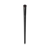 Pinceau Morphe V105, tête dense et courte, pour une couverture précise du correcteur.