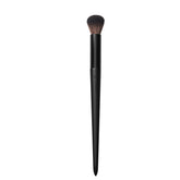 Pinceau Morphe V108 pour un contour précis et une application douce des crèmes.