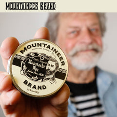 Texture lisse facilitant l'application sur moustache avec Mountaineer Brand Original.