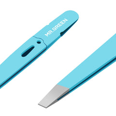 Pinces à sourcils anglees MR.GREEN en bleu pour une prise précise des poils fins.