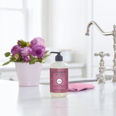 Mrs. Meyer's Clean Day Mum étiquette fleurie et herbacée.