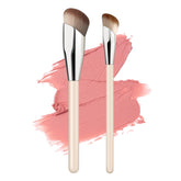 Pinceau blush angulé MUIIGOOD pour contouring précis et naturel.