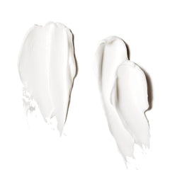 Murad Essential-C vitamine C offre un éclat lumineux et protection antioxydante.