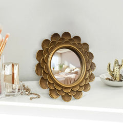 Musanpou miroir vanité vintage doré sur table de dressing.