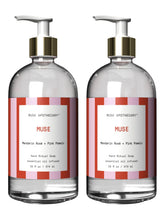 Muse Apothecary Hand Ritual – Bouteille mandarine-rose-pomelo, parfum frais et hydratation légère.