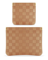 Trousse MXXUUOOM en cuir avec ouverture pince pour un accès rapide.