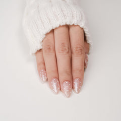 Nailique kit accessoires pour ongles et lampe UV, préparation rapide.