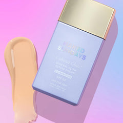 Pigments-reflets CabanaGlow reflètent la lumière pour une peau radieuse.