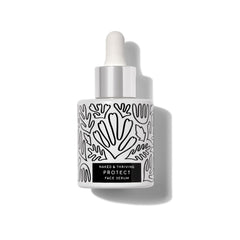 Texture lumineuse du serum Protect Naked & Thriving pour peau hydratée et tonifiée.