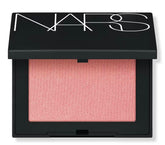 NARS Orgasm, poudre rechargeable, couleur pêche rosée avec reflets dorés pour un éclat quotidien.
