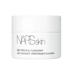 NARS Hydratant Réfléchissant à la Lumière dans une bouteille glacée, hydratation légère pour peau lumineuse.