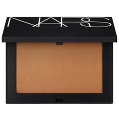 NARS Laguna: poudre bronzante compacte pour un teint naturel, idéale en voyage.
