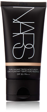NARS Pure Radiant dans le flacon pompe, application facile et légère.