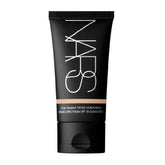 NARS Pure Radiant Hydratant Teinté Terre-Neuve, texture légère pour fini naturel.