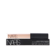 NARS Radiant Creamy Concealer emballage élégant pour le rangement quotidien.