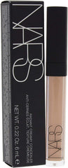 NARS Radiant Creamy Concealer, texture soyeuse pour un teint lumineux.