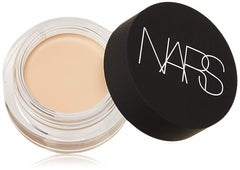 NARS Soft Matte Complete Concealer Chantilly sur emballage, facile à repérer pour une routine rapide.