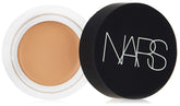 NARS Soft Matte Concealer Cannelle dans son étui, application pratique pour camoufler cernes.