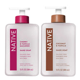 Savon Native Cerise et Vanille Macaron – deux bouteilles élégantes pour la salle de bains.
