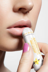 Naturistick baume lèvres vanille 2 – application lisse et non collante.